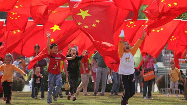 山西足球全力奔跑